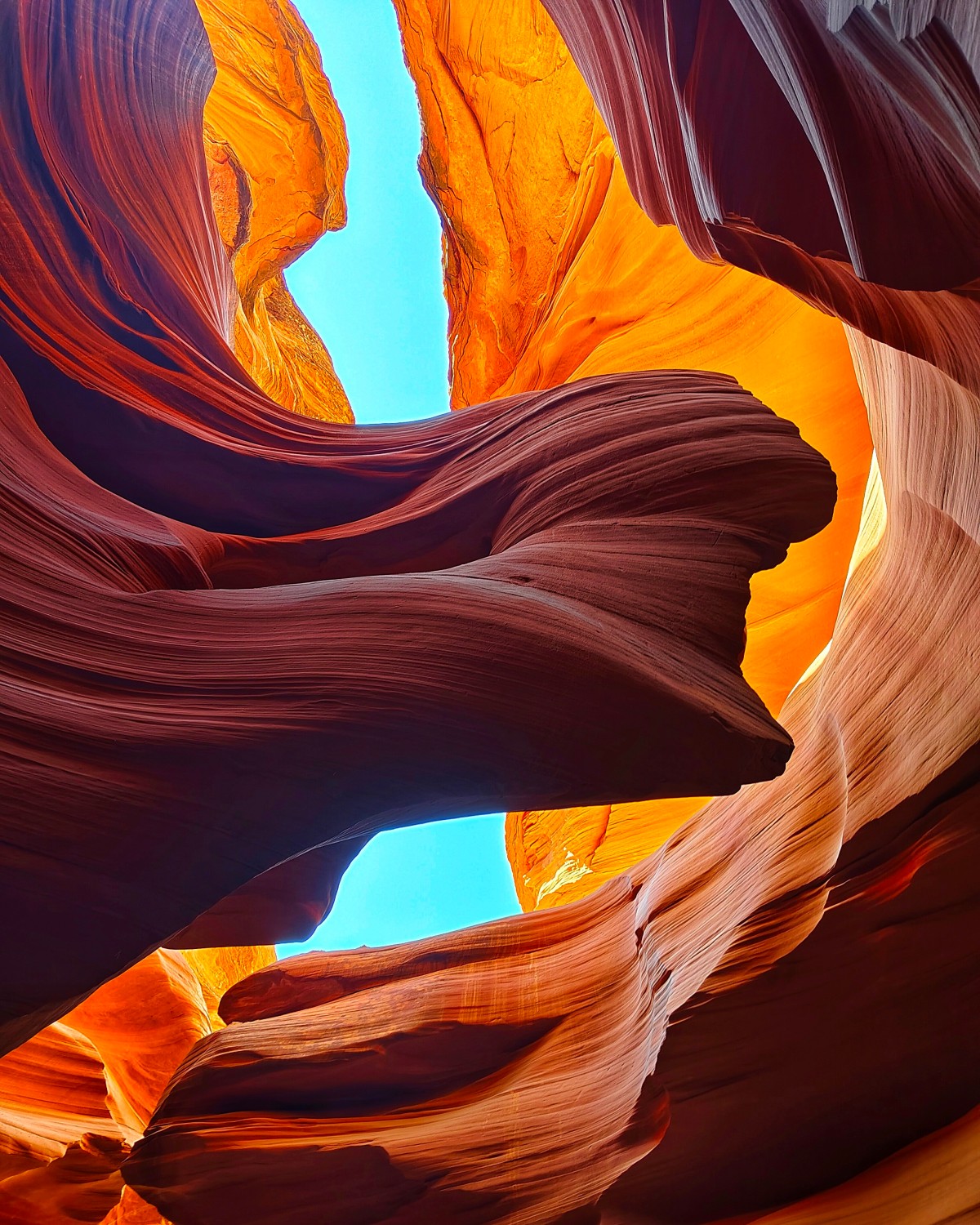 4K壁纸|时光雕琢的砂岩峡谷，光影交织成自然画卷-觅屏壁纸