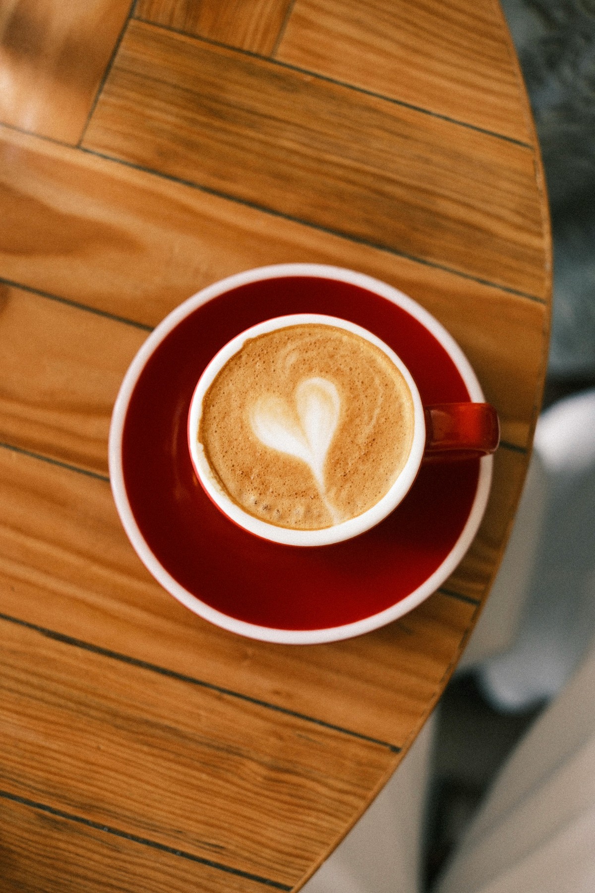 4K壁纸|一杯咖啡的温柔，藏在奶泡的爱心纹路里-觅屏壁纸