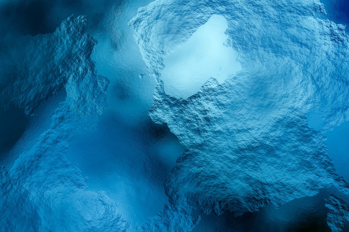 8K壁纸|幽蓝冰面如镜，在光影里铺展成一片流动的蓝-觅屏壁纸