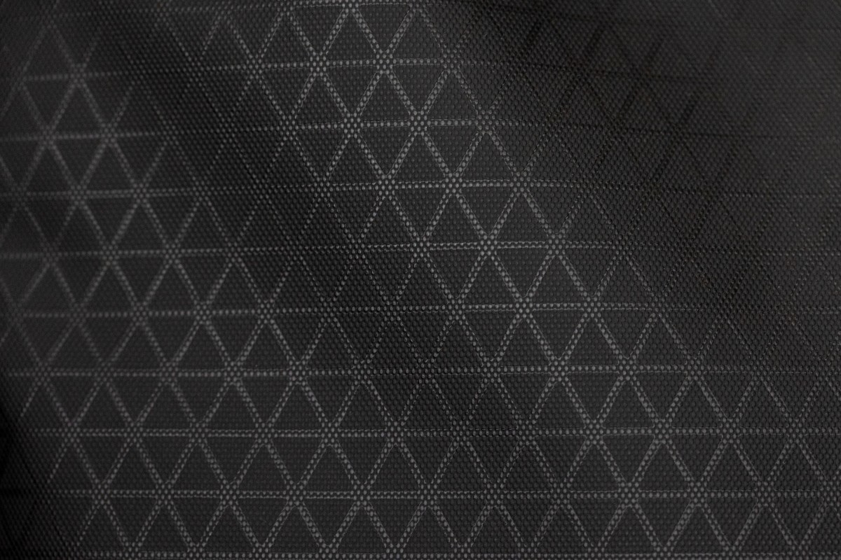 4K 超清科技纹理风壁纸｜黑灰三角与暗纹质感高清桌面壁纸-觅屏壁纸