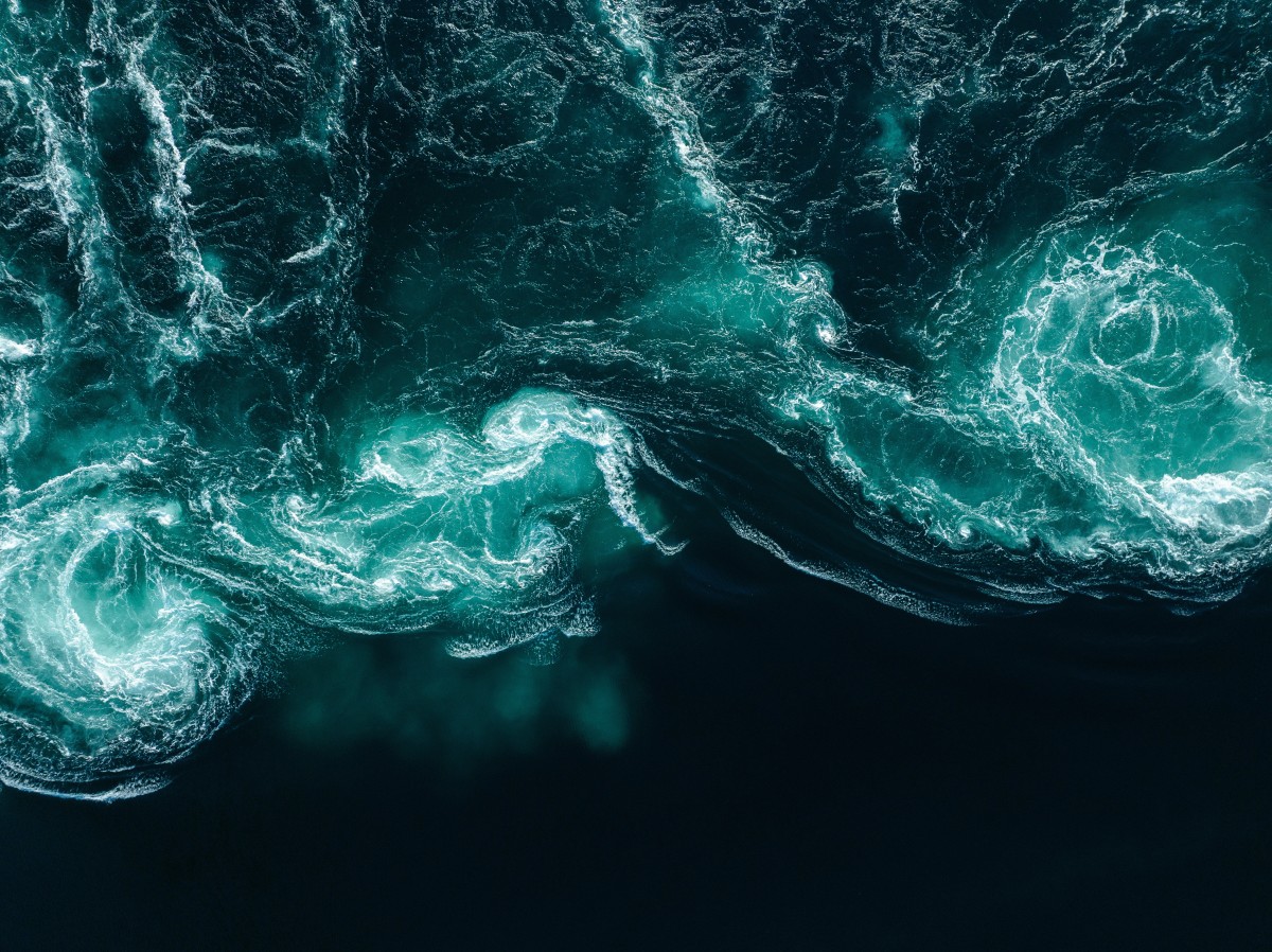 4K壁纸|当洋流在深海翻涌，每一道浪纹都是地球的呼吸与脉搏-觅屏壁纸